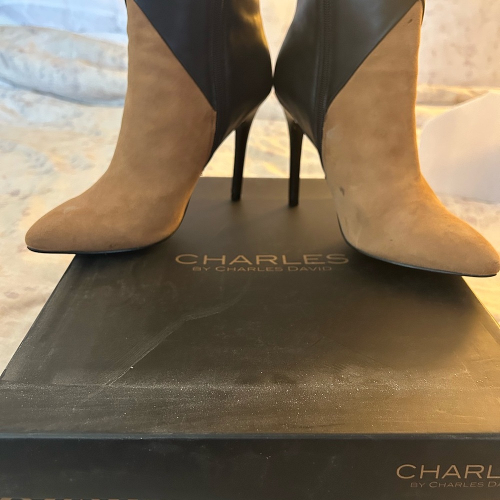 *NEW* Charles by Charles David Two-Tone Heeled Boots